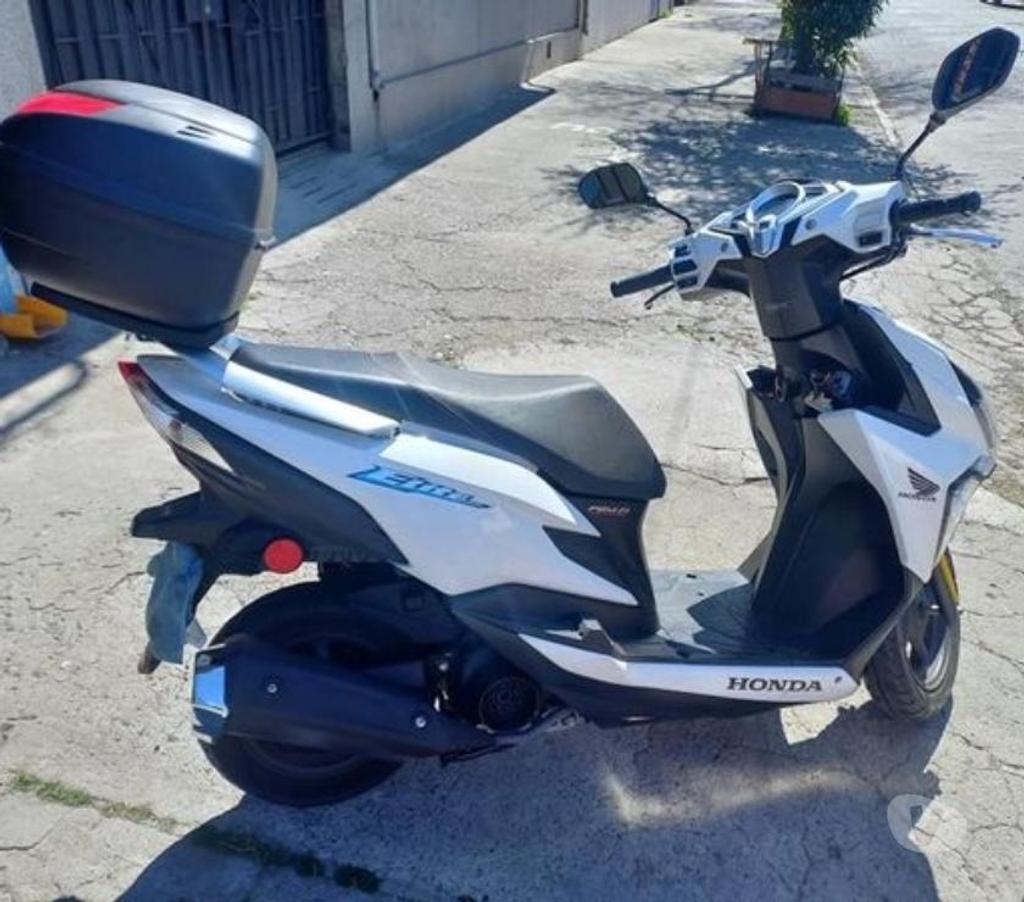 Vendo moto Santiago Santiago - Fotos de Honda Elite año 2018 ùnica dueña como nueva.