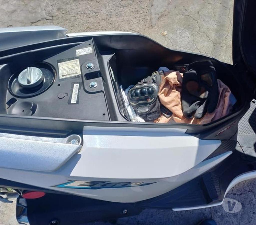Vendo moto Santiago Santiago - Fotos de Honda Elite año 2018 ùnica dueña como nueva.