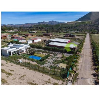 Terrenos en Venta Vicuña Elqui - Fotos de Parcela con casa estilo mediterráneo y piscina. Vicuña