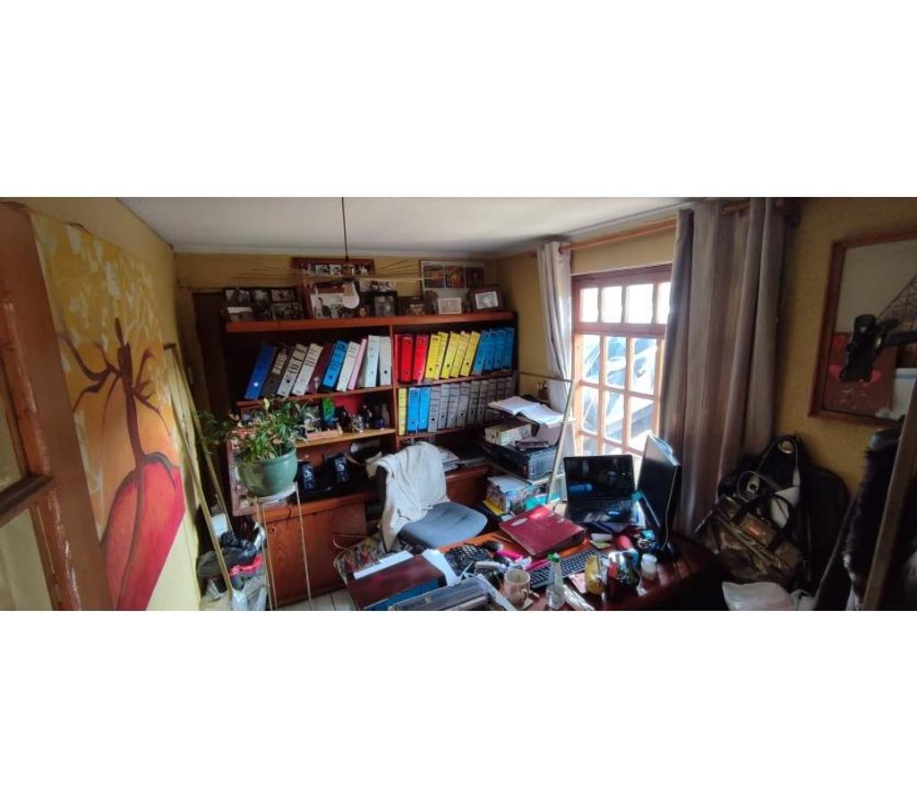 Bienes Raices Santiago La Florida - Fotos de Amplia casa a solo pasos del metro en La Florida