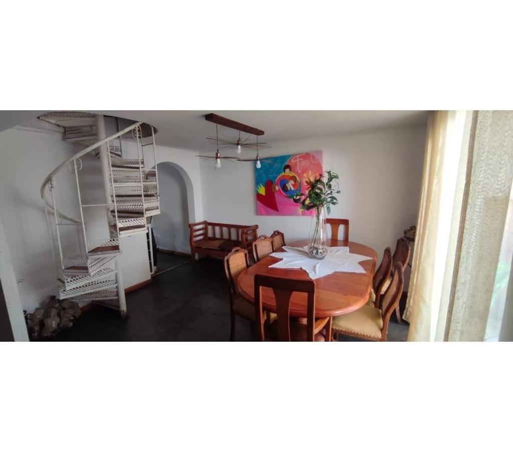 Bienes Raices Santiago La Florida - Fotos de Amplia casa a solo pasos del metro en La Florida