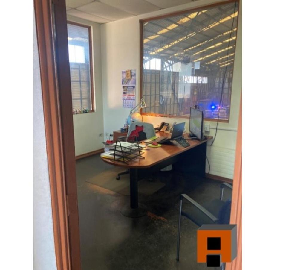 Arriendo bodegas Concepción Concepción - Fotos de GRAN E IMPECABLE GALPÓN CENTRAL