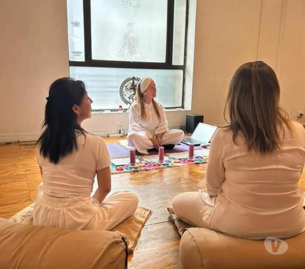 Otros Cursos Santiago Maipú - Fotos de Clases de Yoga en Centro Atman de Maipu y particulares .
