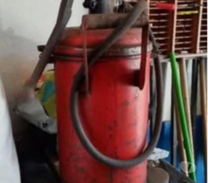 Repuestos para Autos Santiago Santiago - Fotos de Bomba dispensadora de aceite antigua y 100 % operativa.