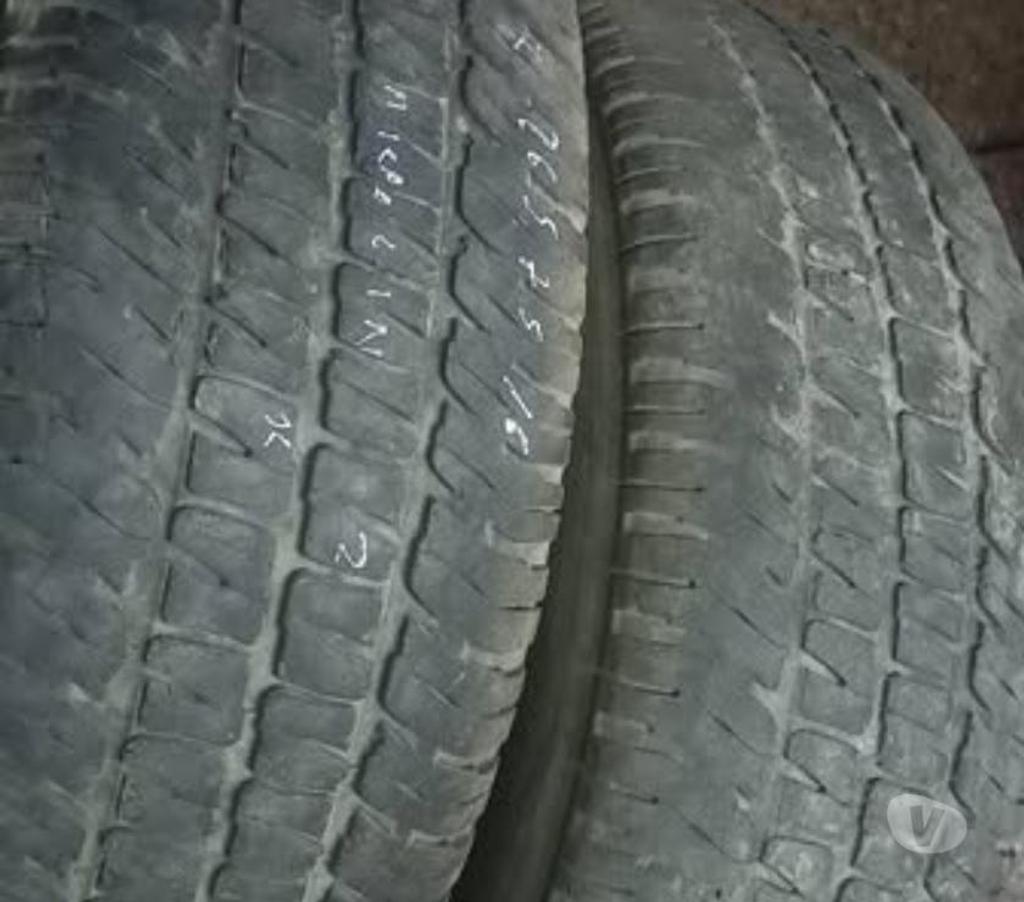 Accesorios para Autos Santiago Santiago - Fotos de 2 neumàticos totalmente operativos Michelin 265-75-16.