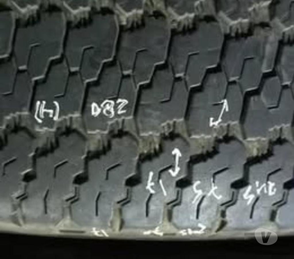 Accesorios para Autos Santiago Santiago - Fotos de 2 Neumáticos 245-75-R17 Good Year Wrangler.