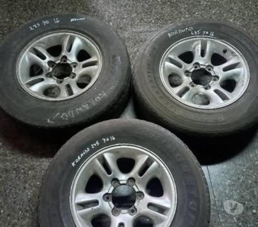 Accesorios para Autos Santiago Santiago - Fotos de 3 llantas con neumàtico para Korando 100% operativas.