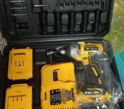 Accesorios para Autos Santiago Santiago - Fotos de Atornillador o Pistola de impacto nueva DeWALT 20V XRli-ion