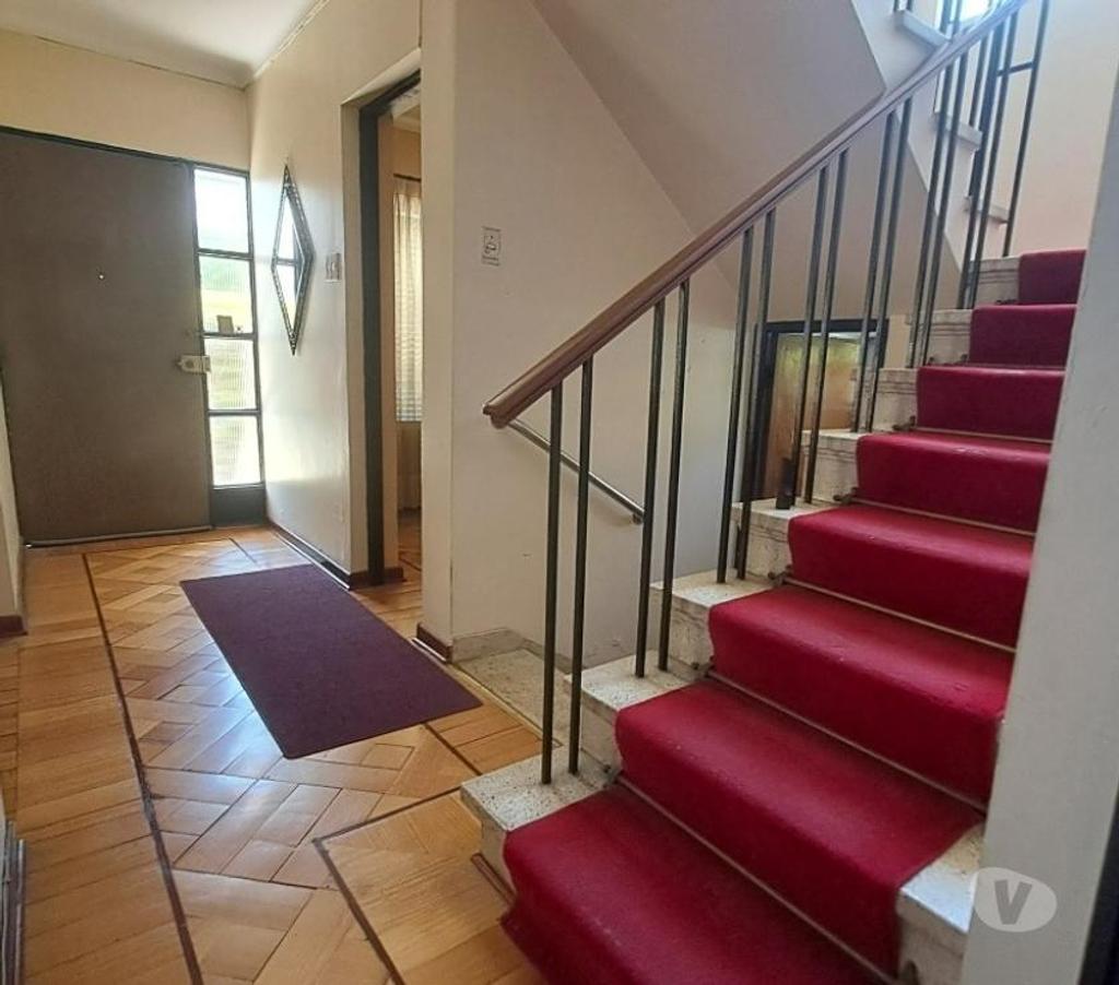Bienes Raices Santiago Ñuñoa - Fotos de Vendo casa de dos pisos en gran terreno.