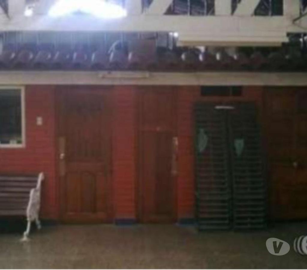 Arriendo bodegas Santiago Santiago - Fotos de Dueño Vende no arrienda Garaje de 240mt con patente.