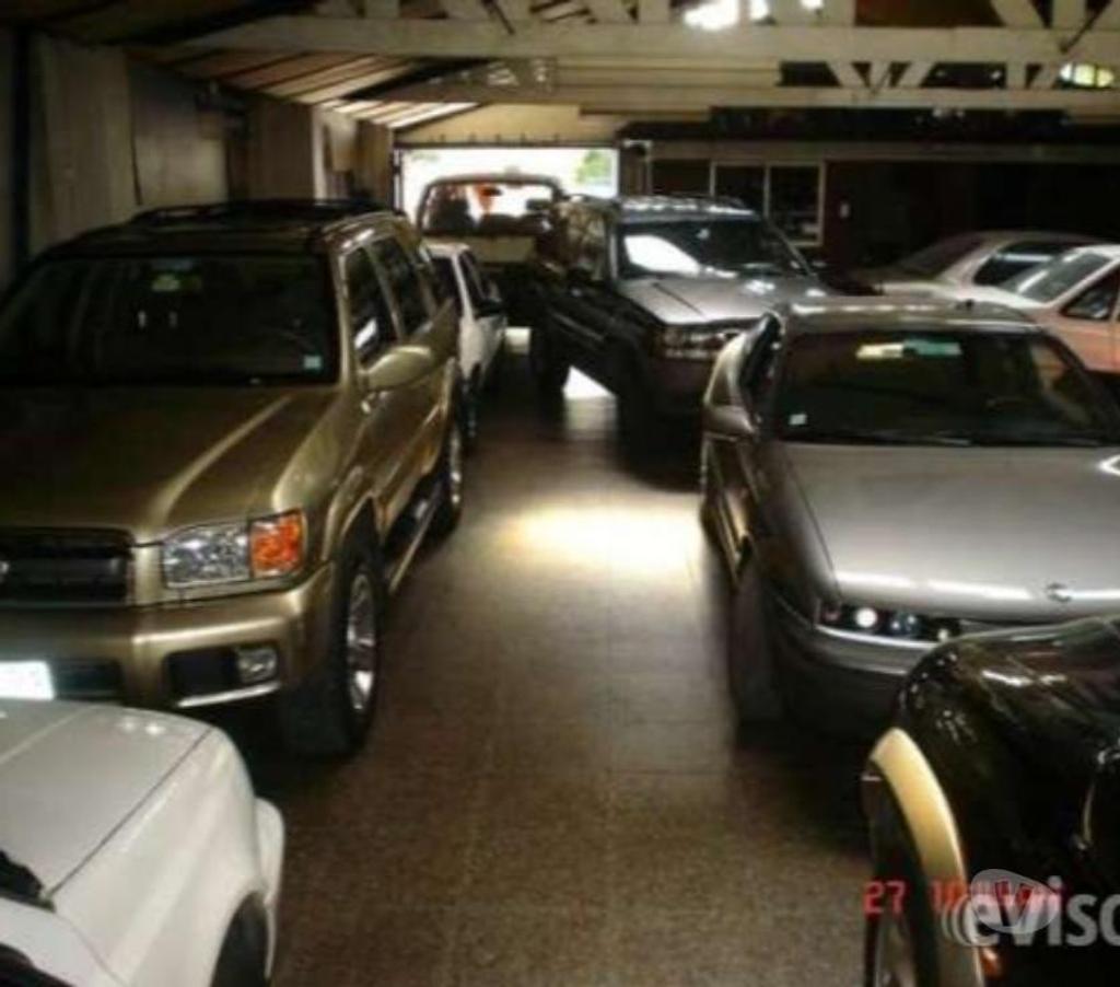 Arriendo bodegas Santiago Santiago - Fotos de Dueño Vende no arrienda Garaje de 240mt con patente.