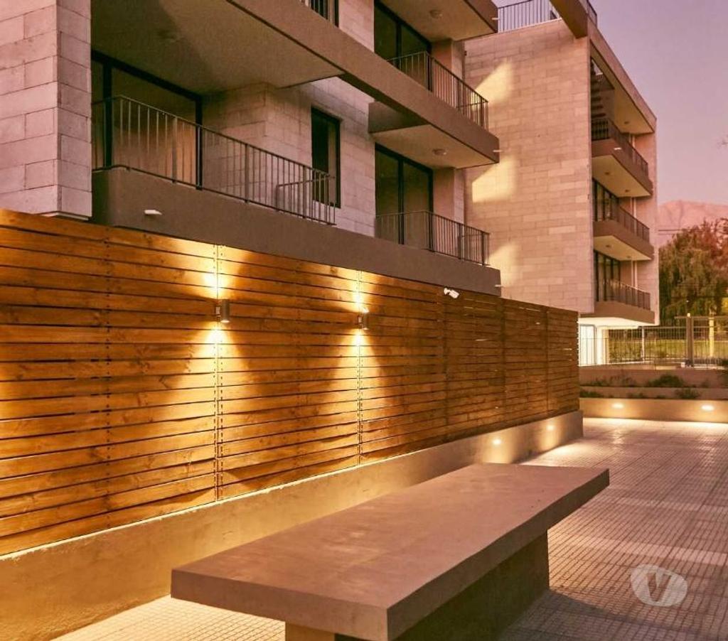 Bienes Raices Santiago La Reina - Fotos de Depto. nuevo con 180 m2 de patio exclusivo y 100 m2 útil