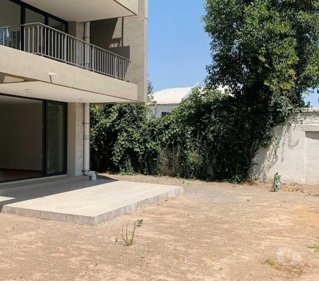 Bienes Raices Santiago La Reina - Fotos de Depto. nuevo con 180 m2 de patio exclusivo y 100 m2 útil