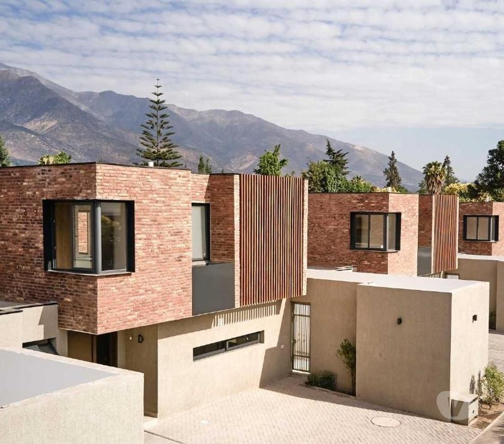 Bienes Raices Santiago La Reina - Fotos de Casa en condominio a metros de colegio Andrée