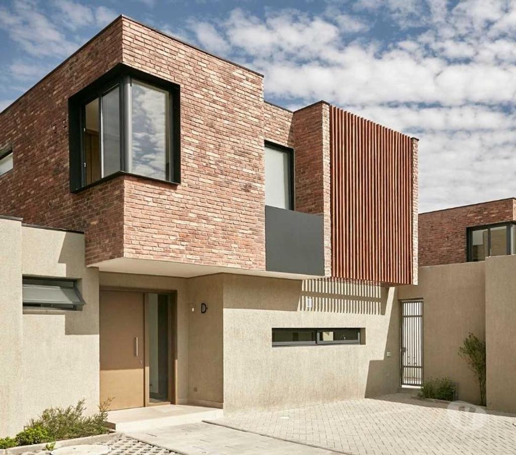 Bienes Raices Santiago La Reina - Fotos de Casa en condominio a metros de colegio Andrée