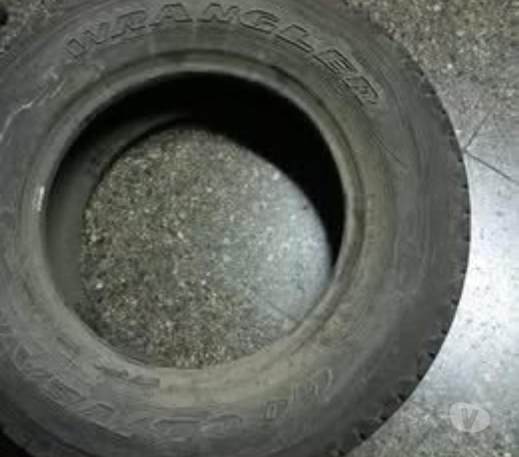 Accesorios para Autos Santiago Santiago - Fotos de 2 Neumáticos tipo caluga Goodyear 245-75-17 wrangler