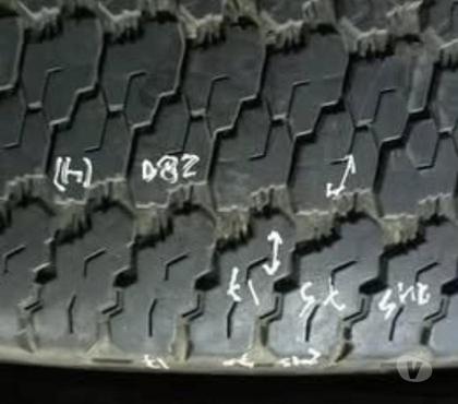 Piezas de Autos Santiago Santiago - Fotos de 2 Neumáticos tipo caluga Goodyear 245-75-17 wrangler