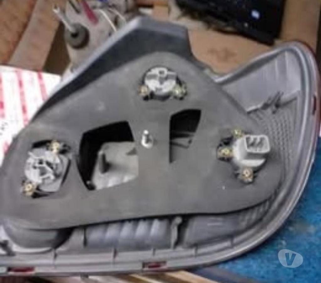 Accesorios para Autos Santiago Santiago - Fotos de 2 focos traseros izquierdo y derecho toyota Yaris nuevos