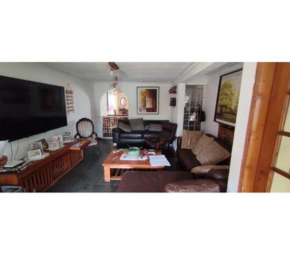  Departamentos en venta La Florida Santiago - Fotos de Amplia casa a solo pasos del metro en La Florida