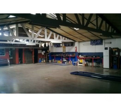 Inmobiliaria Santiago Santiago - Fotos de Dueño Vende no arrienda Garaje de 240mt impecable