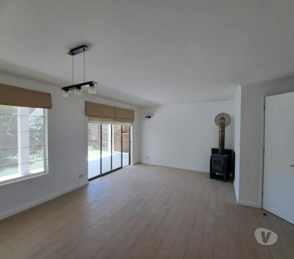 Bienes Raices Valparaíso Villa Alemana - Fotos de Amplia-2 pisos-Cond El Rincón-R. Peñablanca