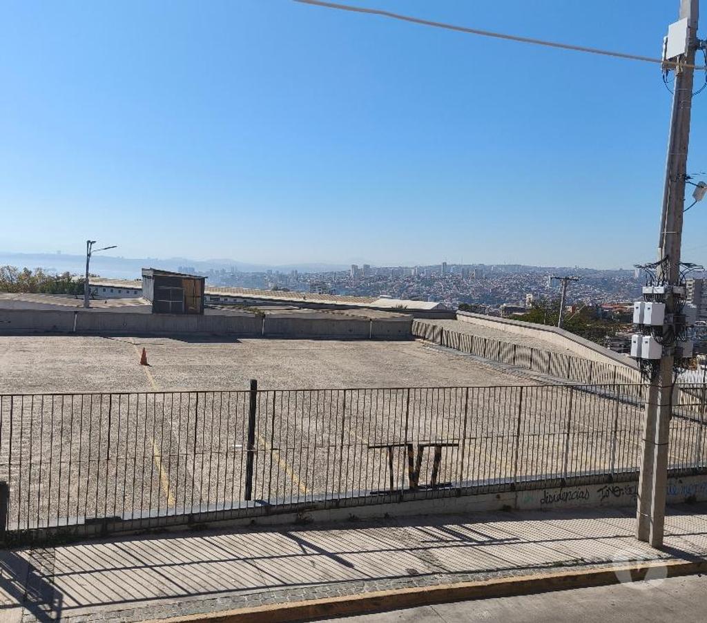Arriendos Valparaíso Valparaíso - Fotos de LINDA CASA CON VISTA A LA BAHÍA SE ARRIENDA AÑO CORRIDO