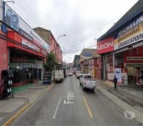 Localizado en esquina de Gran Movimiento, publico asegurado.