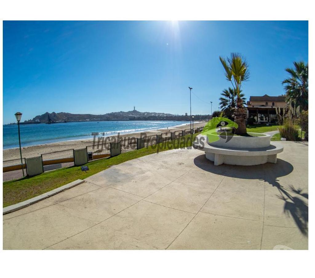 Bienes Raices Elqui Conquimbo - Fotos de Depto amoblado, primera línea playa La Herradura. Coquimbo
