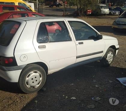 Chile Autos Peñalolén Santiago - Fotos de Vendo dueño auto Renault año 2000