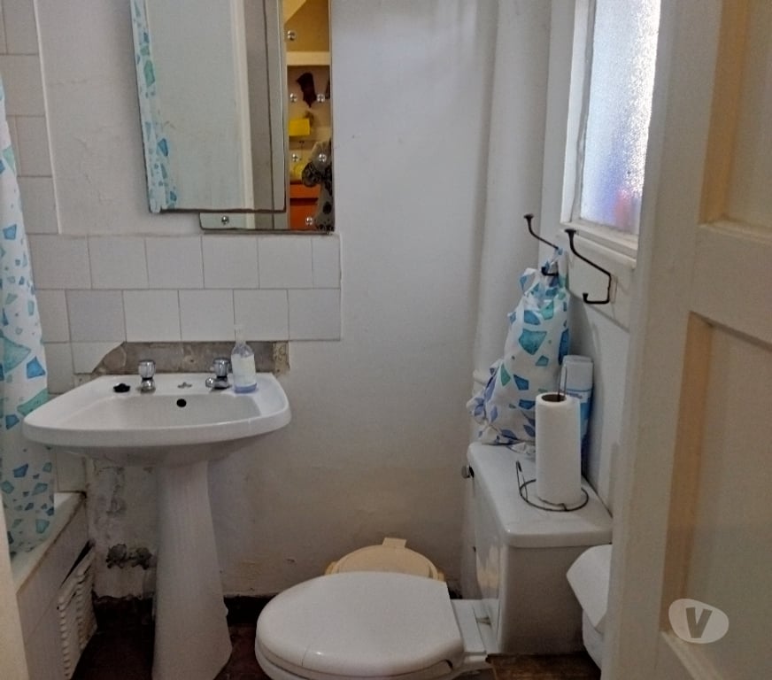Arriendo de piezas Santiago Providencia - Fotos de SE OFRECE HABITACION AMPLIA A VARON QUE TRABAJE EN OF