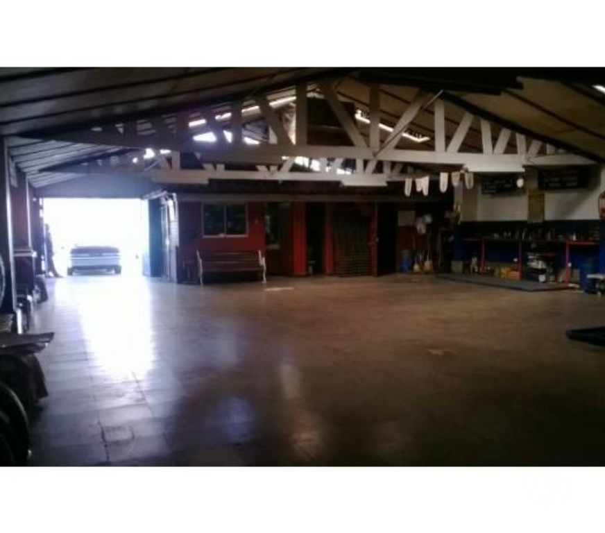 Arriendo bodegas Santiago Santiago - Fotos de Dueño Vende no arrienda Garaje de 240mt impecable.