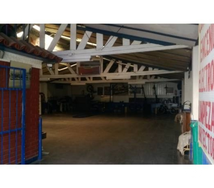 Arriendo bodegas Santiago Santiago - Fotos de Dueño Vende no arrienda Garaje de 240mt impecable.