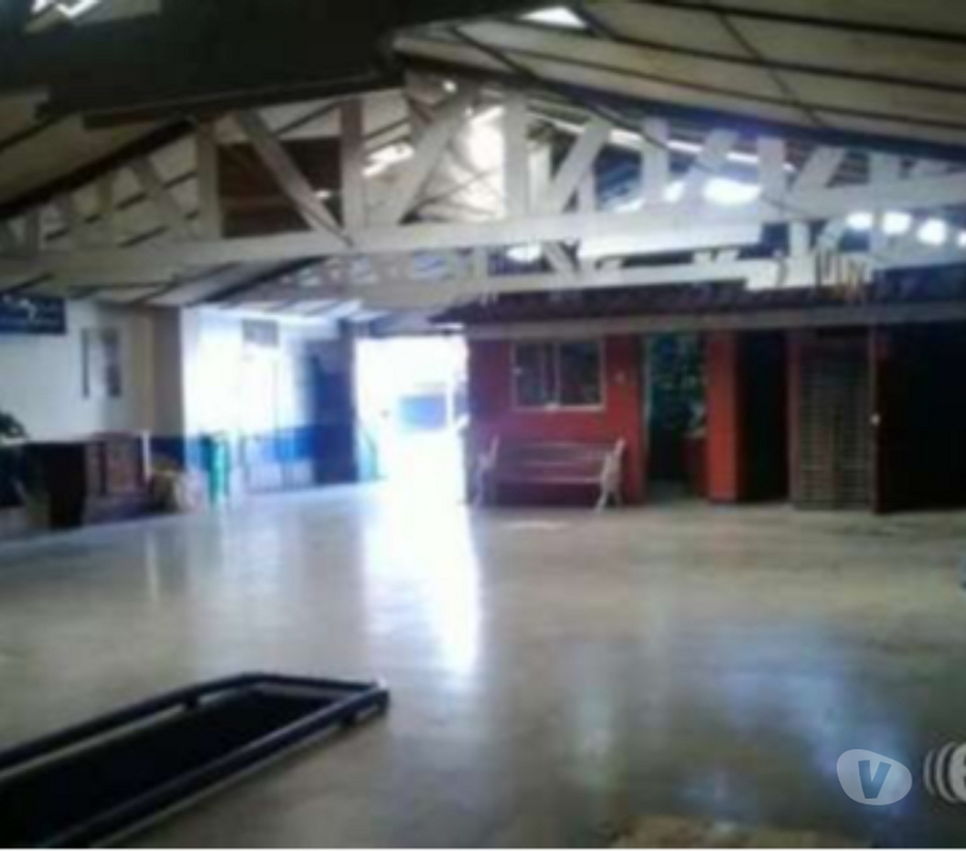 Arriendo bodegas Santiago Santiago - Fotos de Dueño Vende no arrienda Garaje de 240mt impecable.