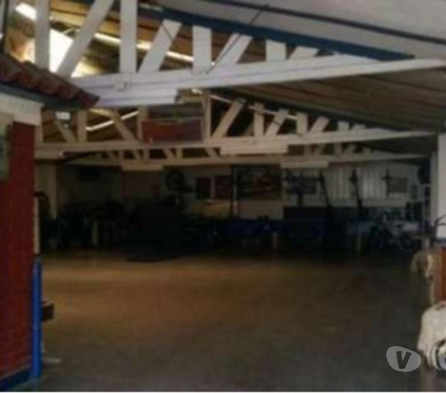 Arriendo bodegas Santiago Santiago - Fotos de Dueño Vende no arrienda Garaje de 240mt impecable.