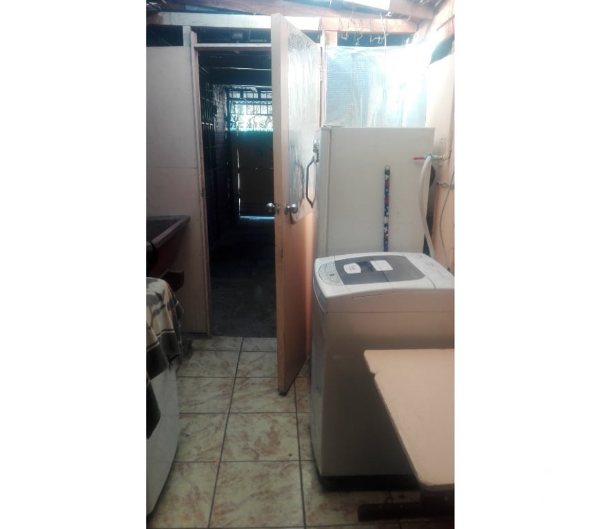 Arriendo de piezas Santiago La Florida - Fotos de PIEZA AMOBLADA SECTOR 14 VICUÑA A 3C DEL METRO