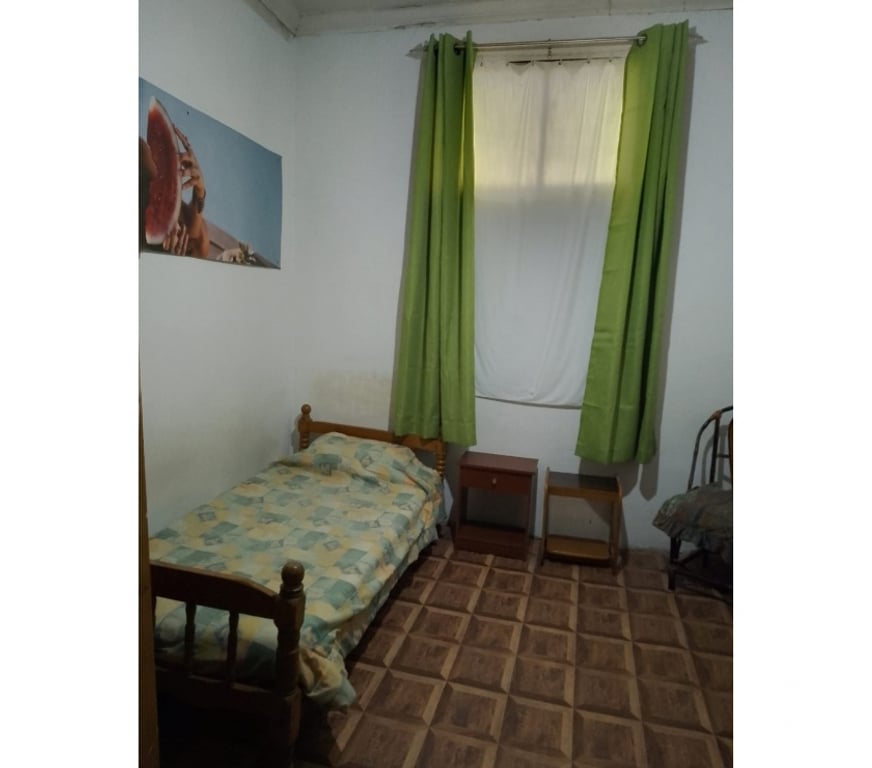 Arriendo de piezas Santiago Santiago - Fotos de VARÓN, PIEZA AMPLIA Y AMUEBLADA, A PASOS METRO STA LUCÍA
