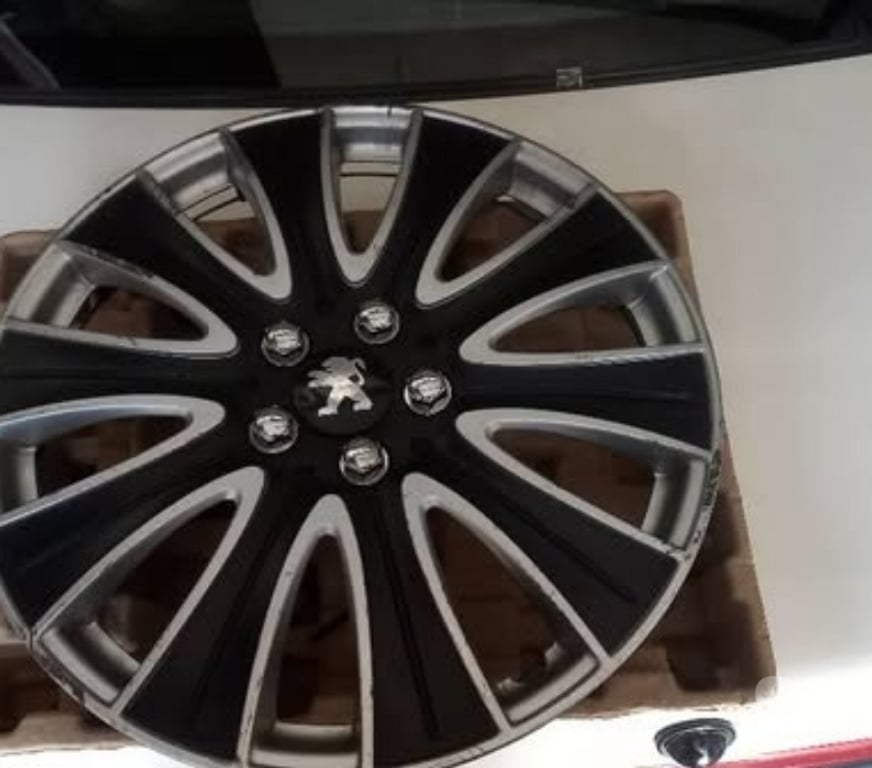 Accesorios para Autos Santiago Santiago - Fotos de 1 Tapa de rueda aro 15 linea Peugeot usada 100% operativa
