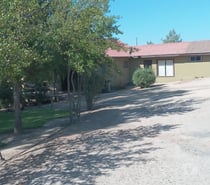 Parcela con casas y piscinas vende su dueño