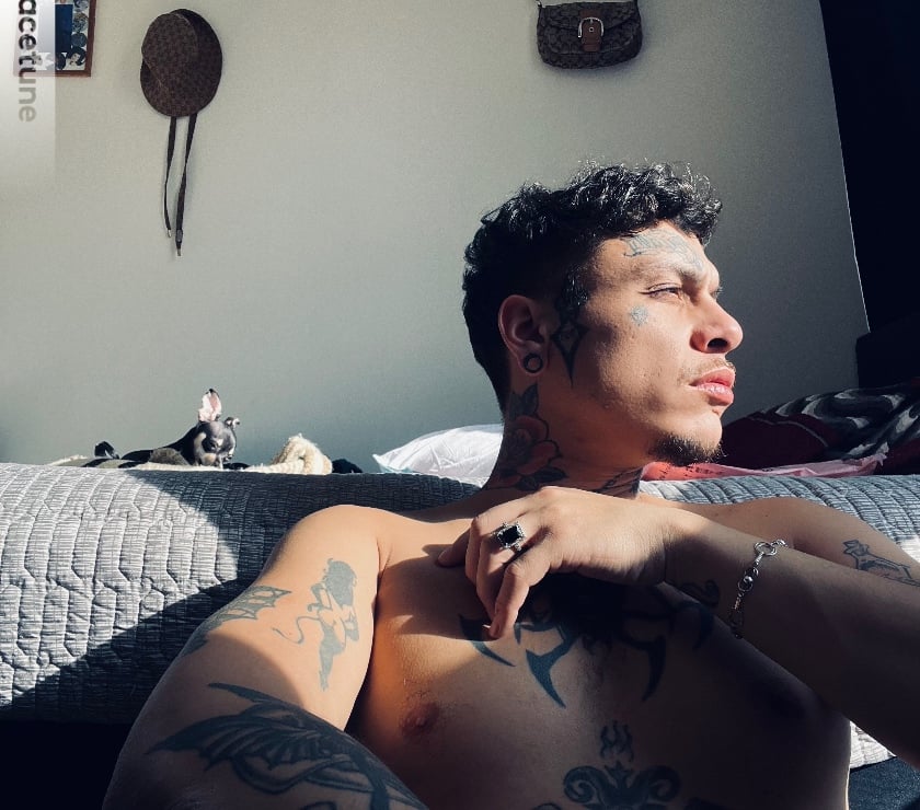Pasivo tatuado con lugar dotado