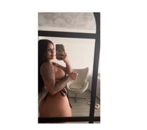 Jovencita muy complaciente