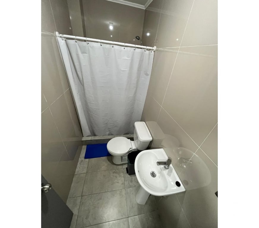 Arriendo de piezas Santiago La Florida - Fotos de Pieza, frente Metro Santa Julila (La Florida)