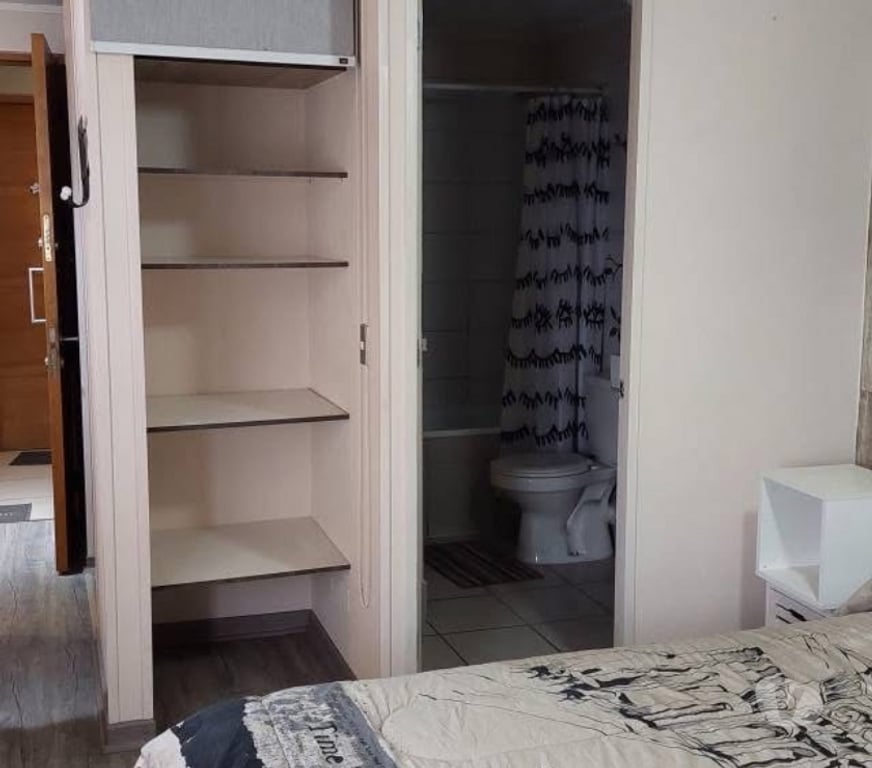 Arriendo de piezas Santiago Santiago - Fotos de Pieza con cocina Metro Bellas Artes $180.000.