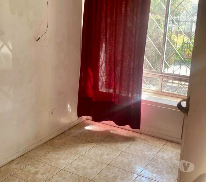 Bienes Raices Santiago El Bosque - Fotos de casa 2 pisos, tranquilo y seguro,frente a plaza cerrada.
