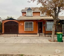 casa 2 pisos, tranquilo y seguro,frente a plaza cerrada.