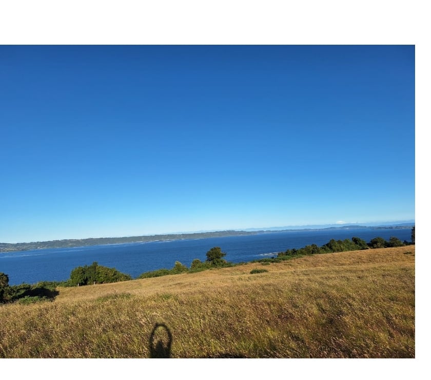 Venta 4.5hás vista al mar e islas, agua, luz, camino.