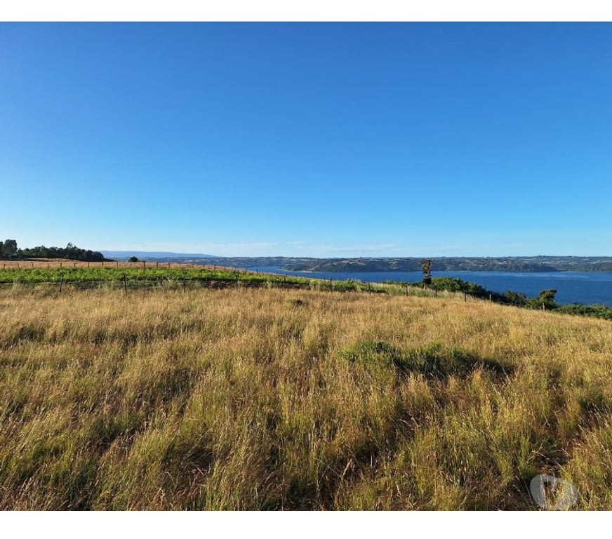 Venta de Haciendas Chiloé Castro - Fotos de Venta 4.5hás vista al mar e islas, agua, luz, camino.