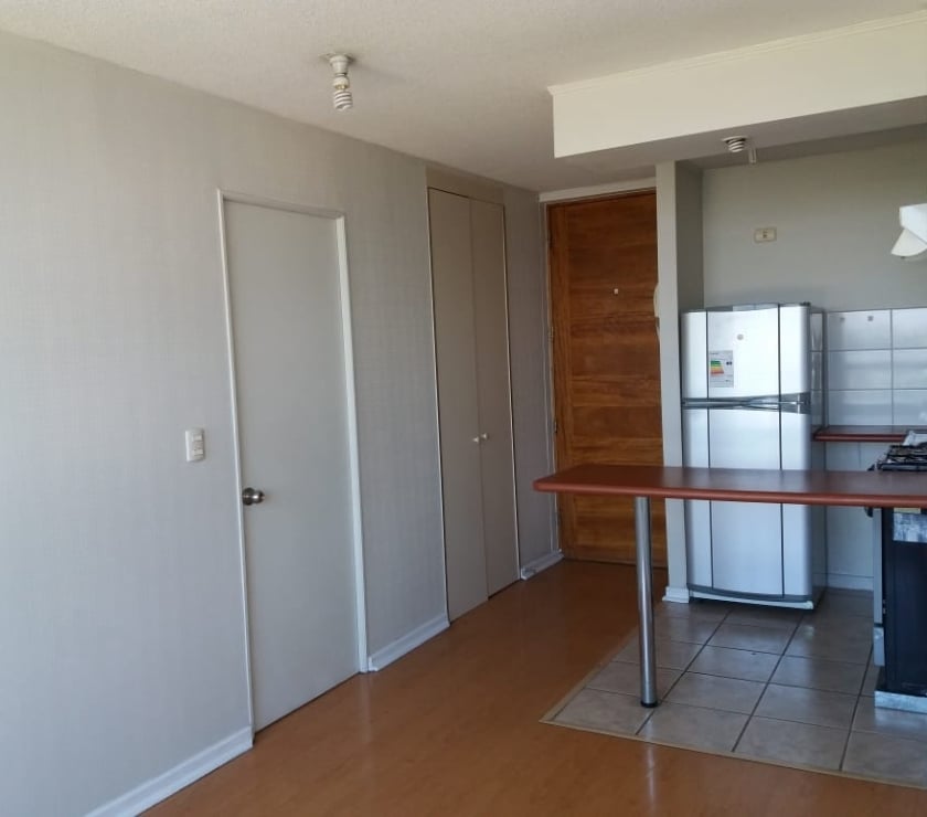 Fotos de Cercanias Metro Toesca dpto 1dmt living y balcon