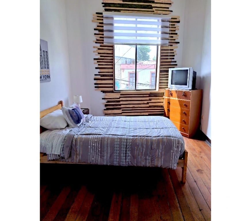 Arriendo de piezas Valparaíso Valparaíso - Fotos de Habitación Asoleada y amoblada - !Disponible!