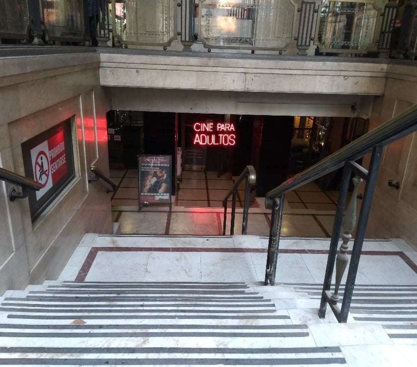 Busco chica para TRIO o GANGBANG en un CINE PORNO