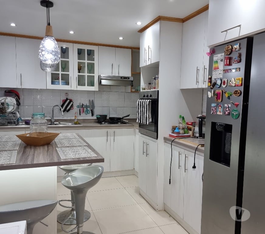 Bienes Raices Valparaíso Quilpué - Fotos de CASA DE DOS PISOS, EXCELENTE UBICACIÓN AL LADO AV PRINCIPAL